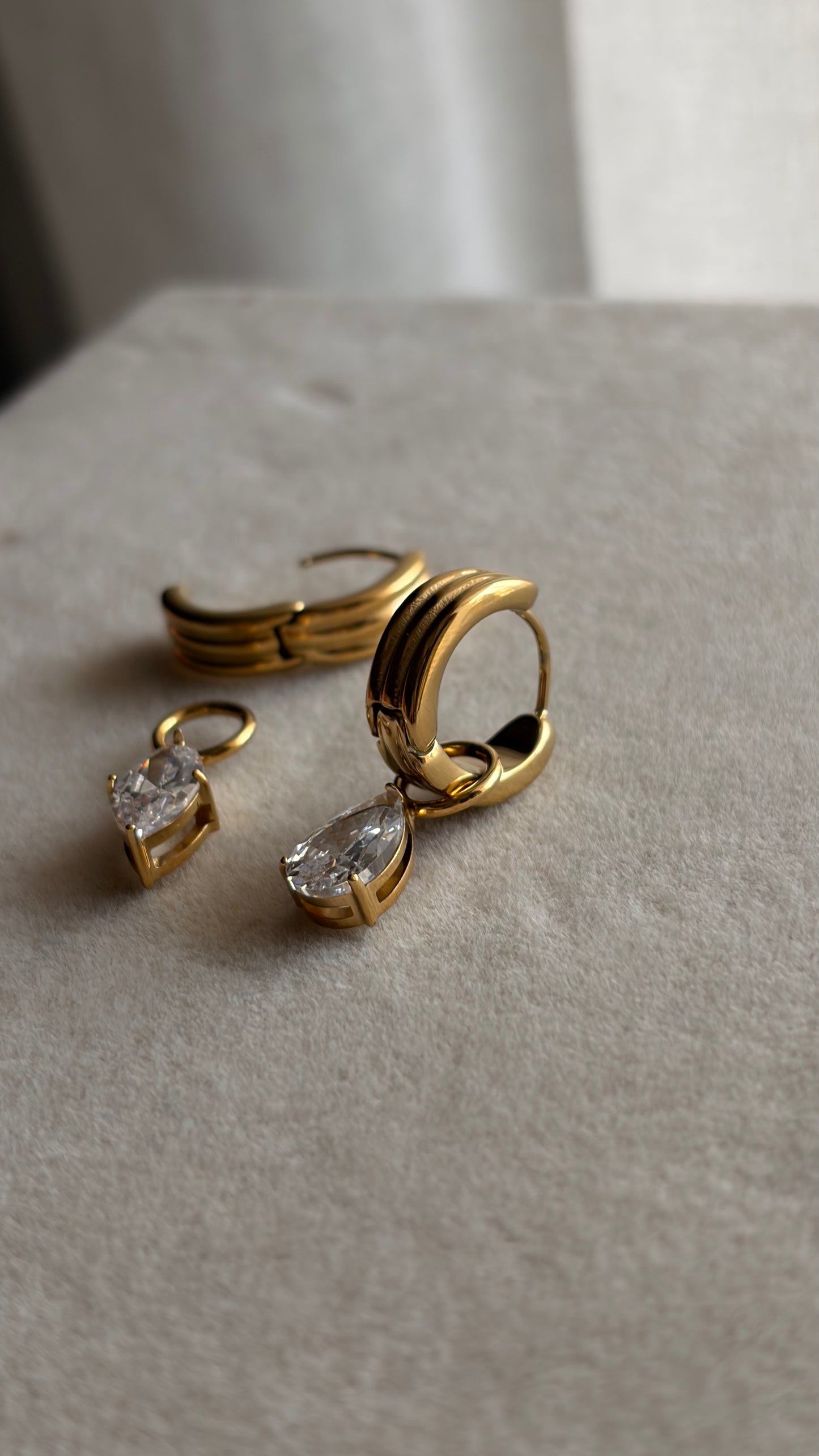 Charm assymetrical earrings