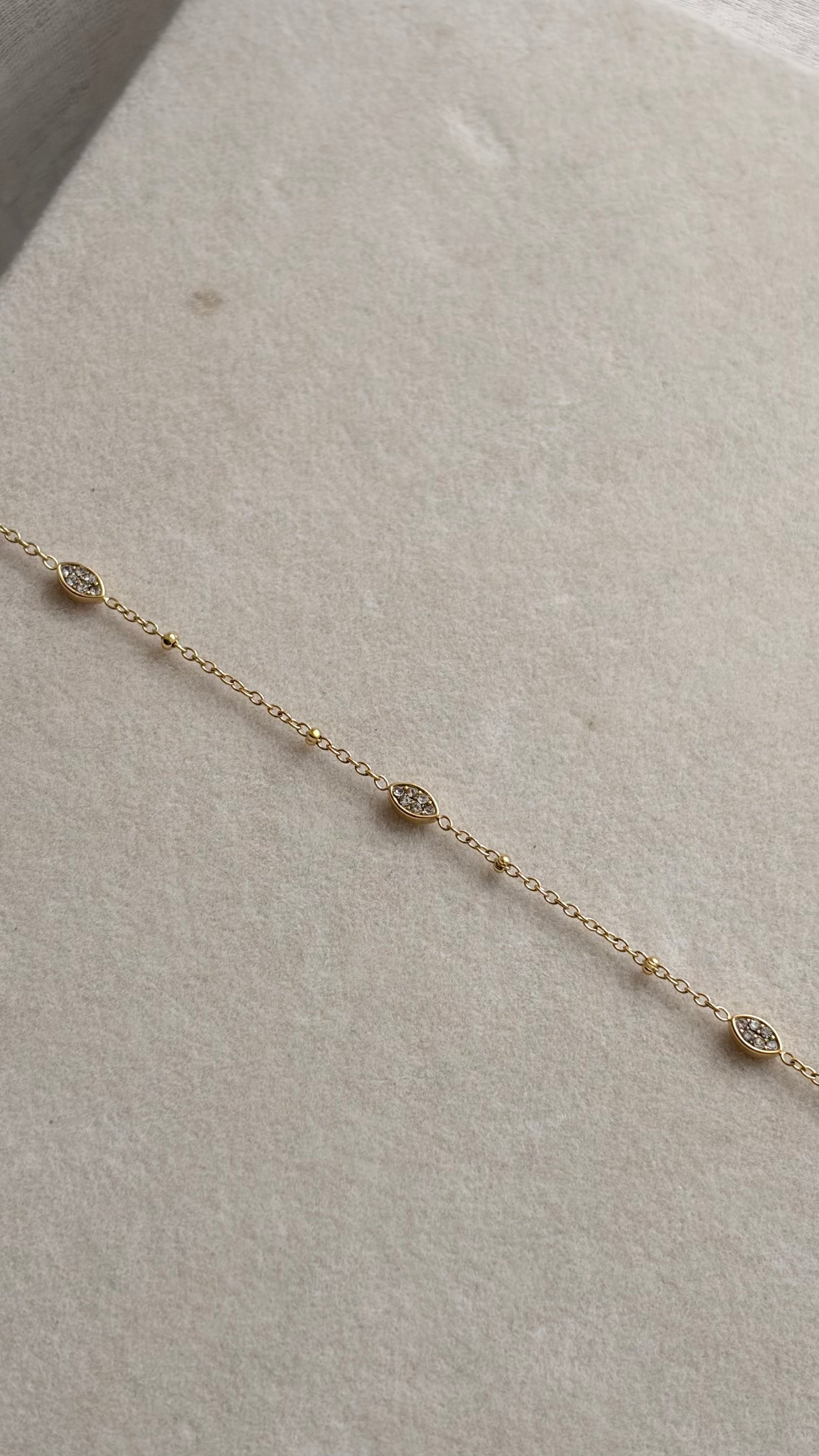 Glimmer chain necklace