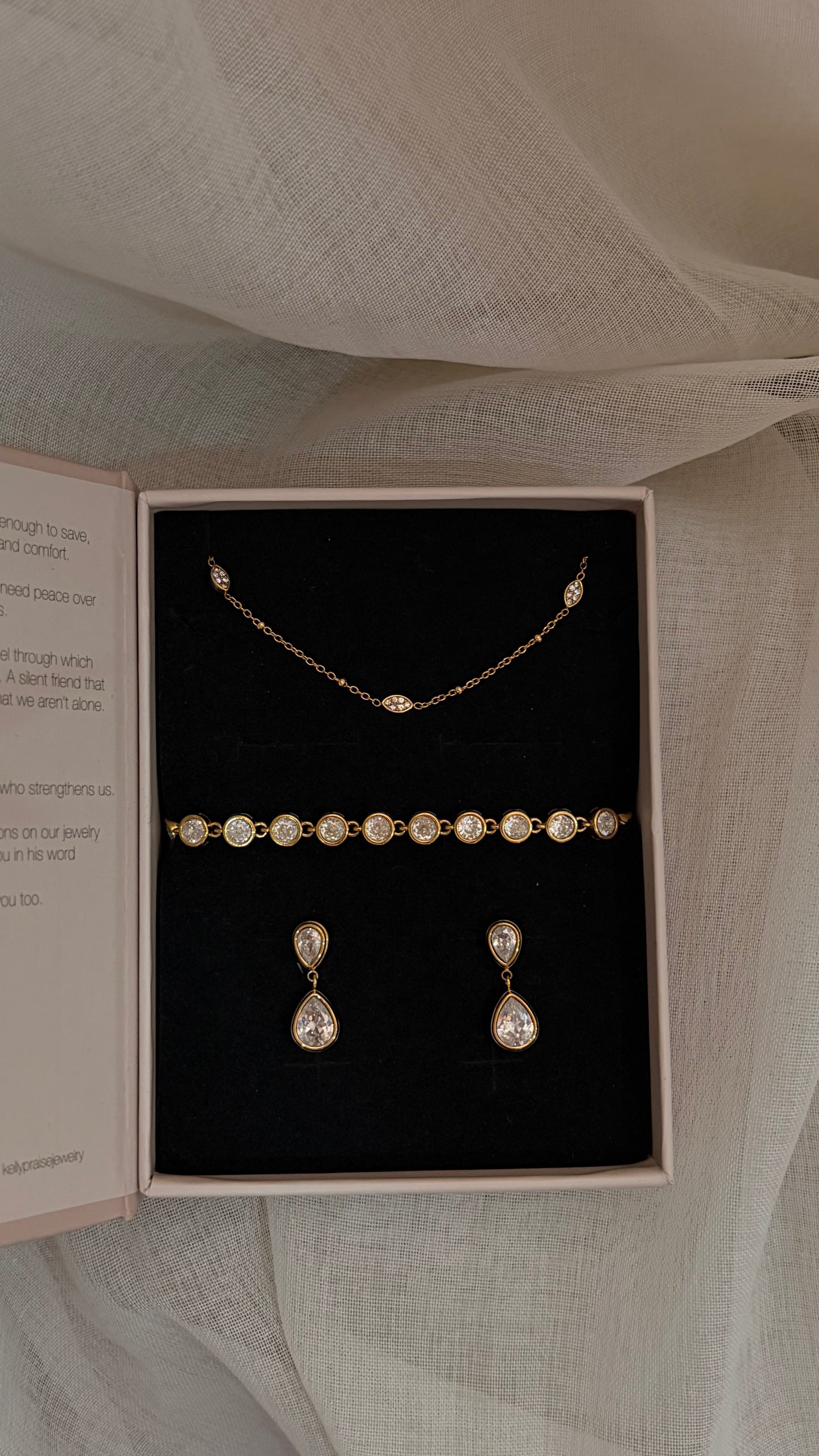 Little light glimmer set (necklace, bracelet and earrings)