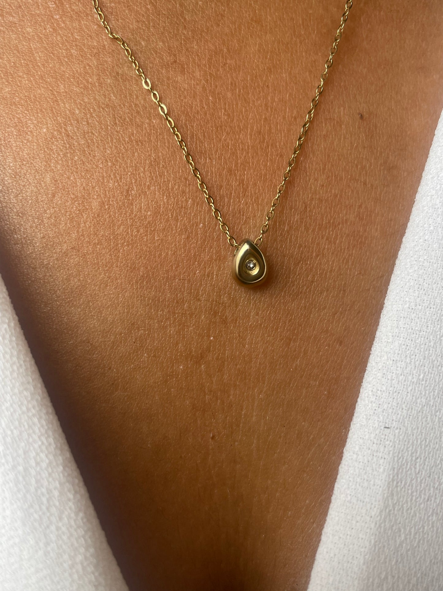 Teardrop dainty necklace