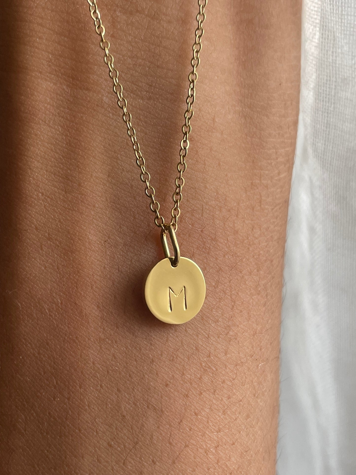 Round charm disc necklace