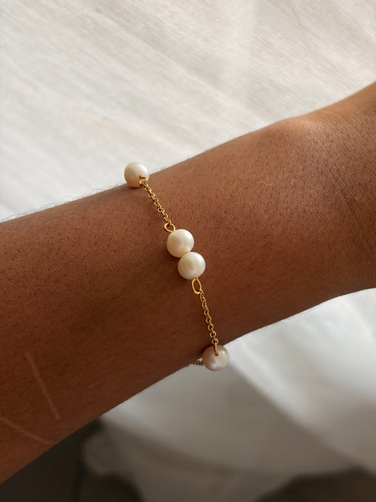 Floating Pearl Chain bracelet