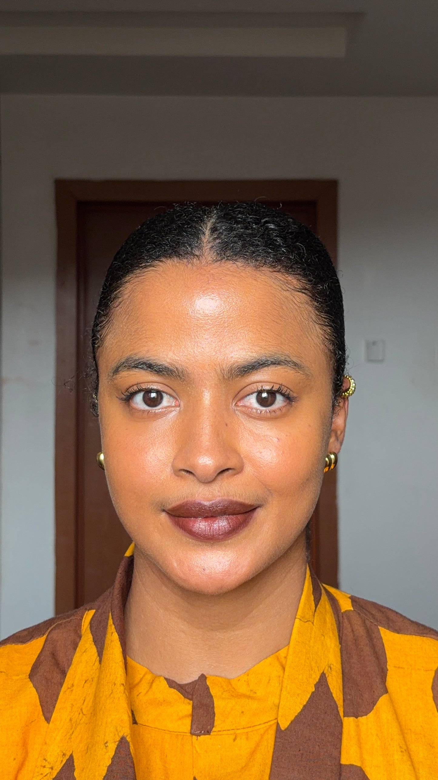 Gold buns stud earrings