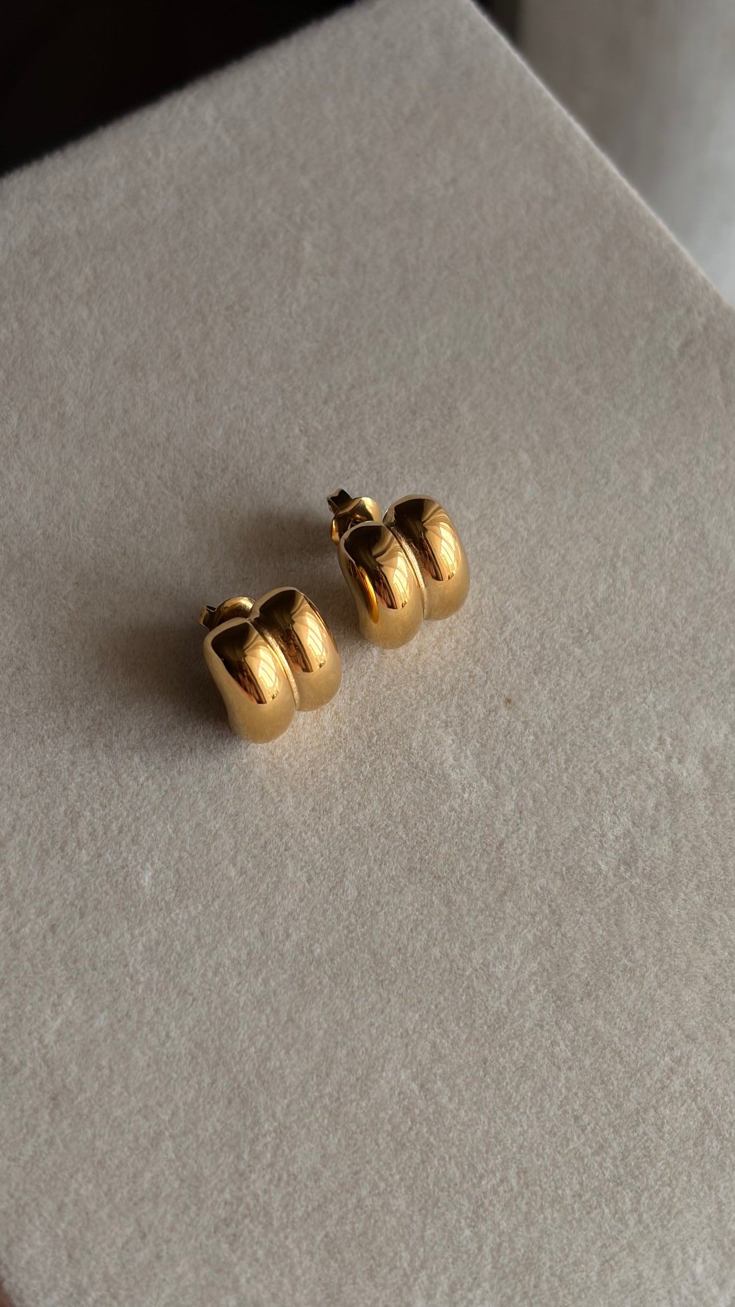 Gold buns stud earrings