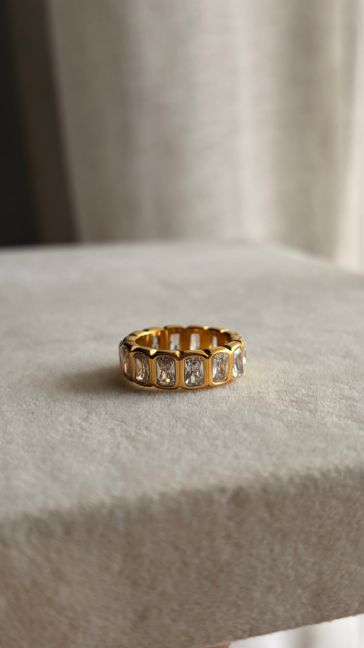 Square bezel ring
