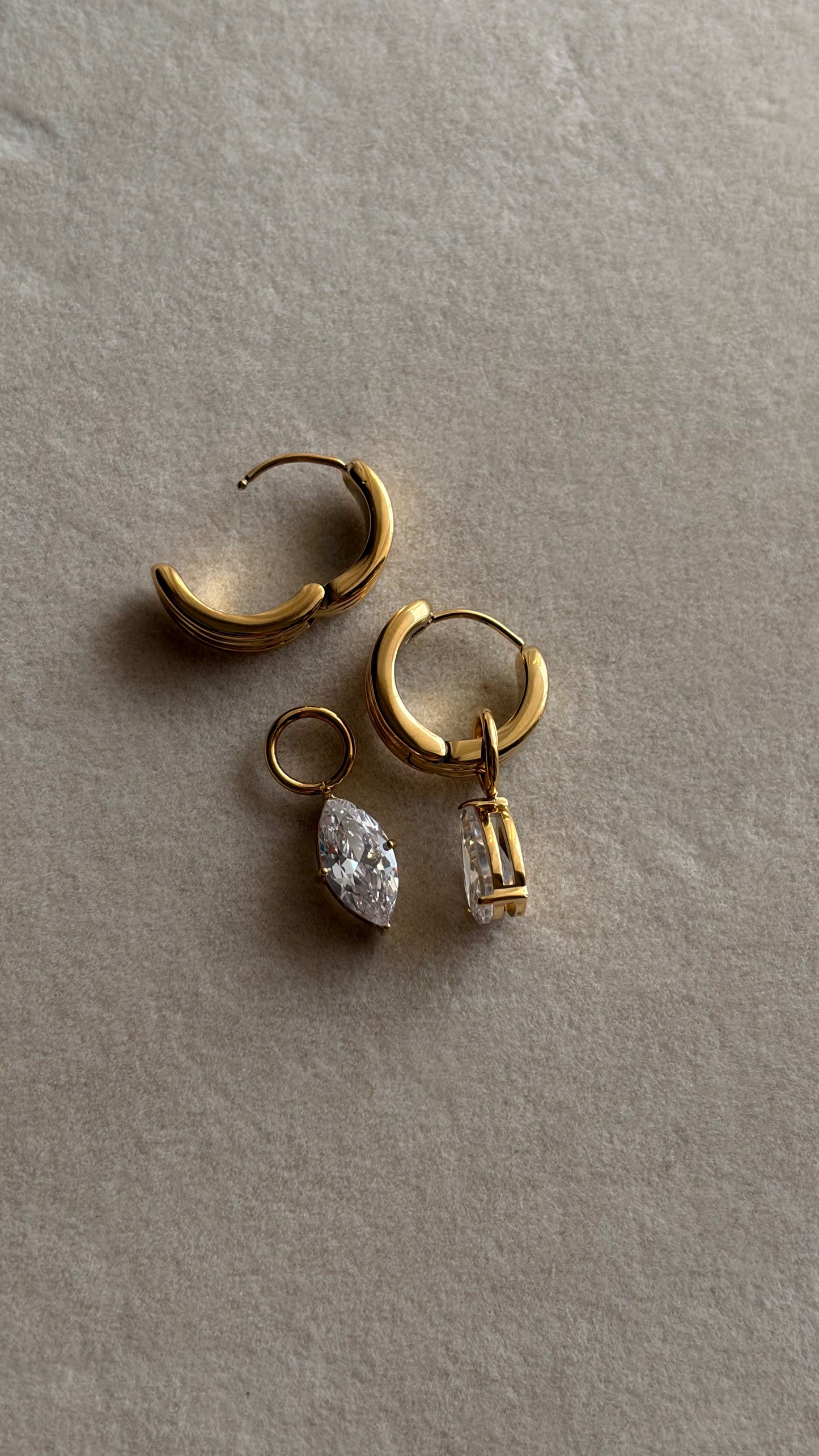 Charm assymetrical earrings