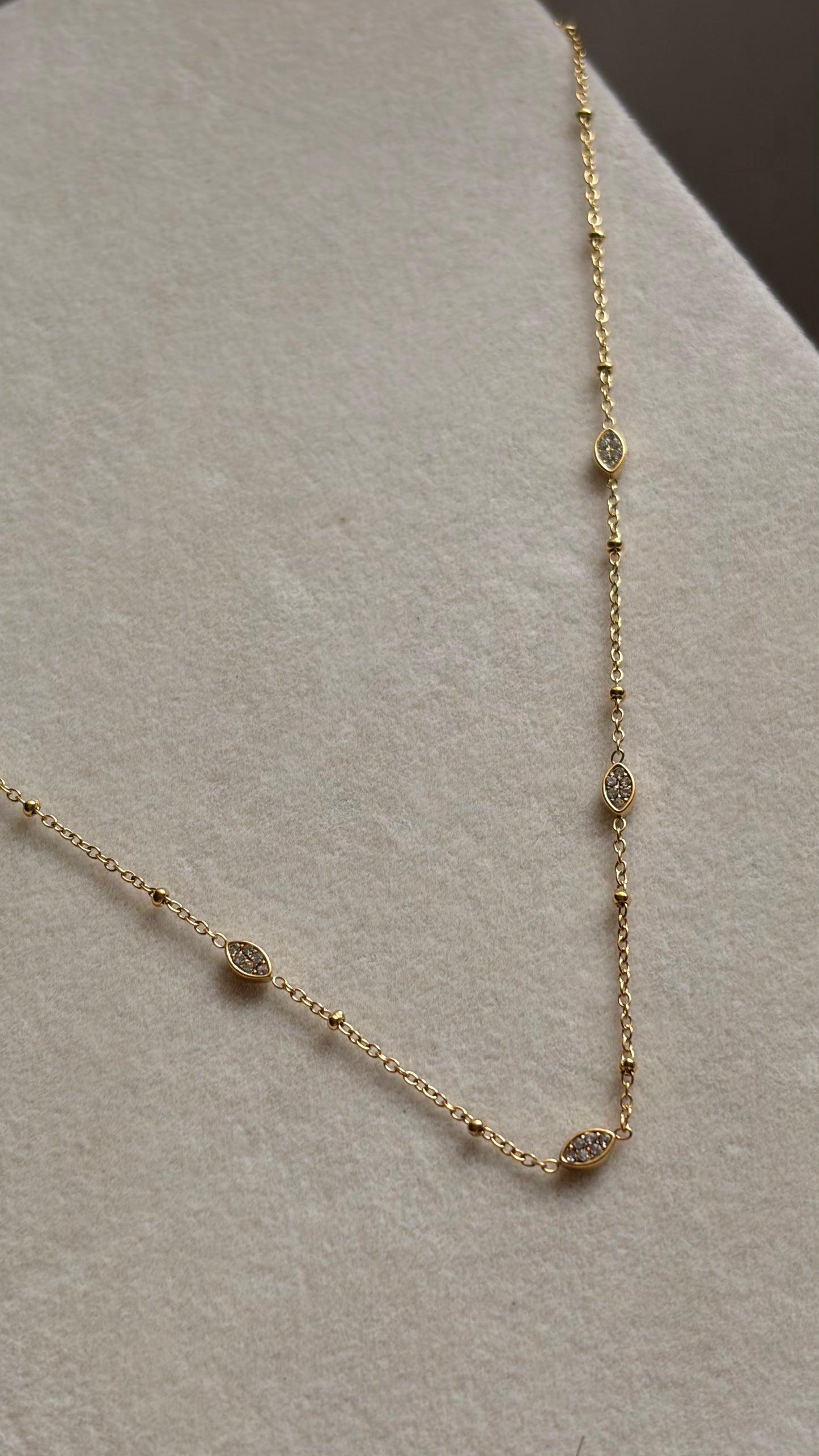 Glimmer chain necklace