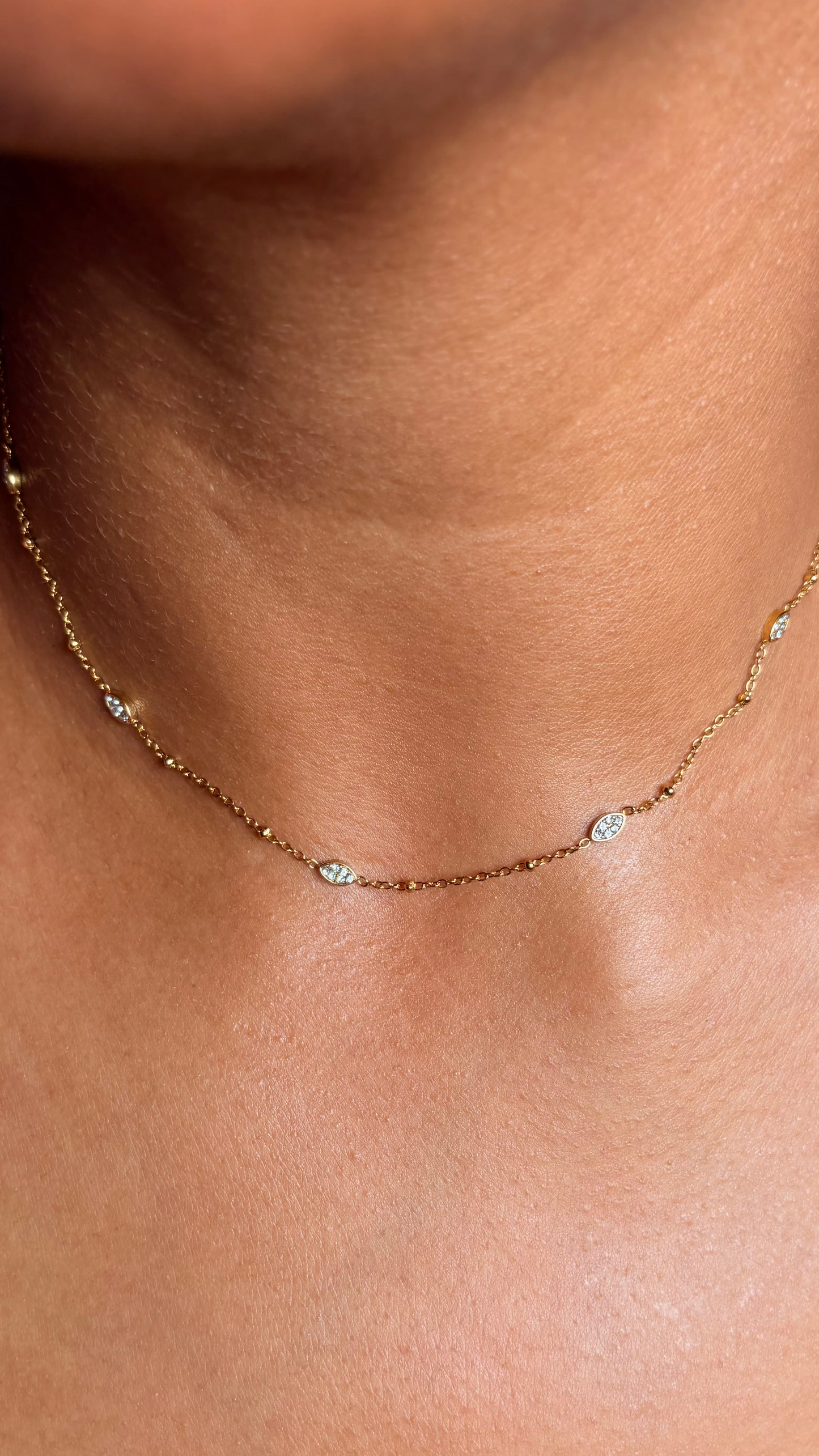 Glimmer chain necklace