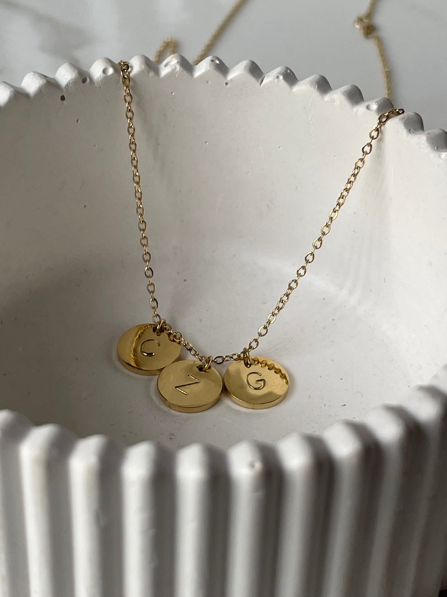 Round charm disc necklace